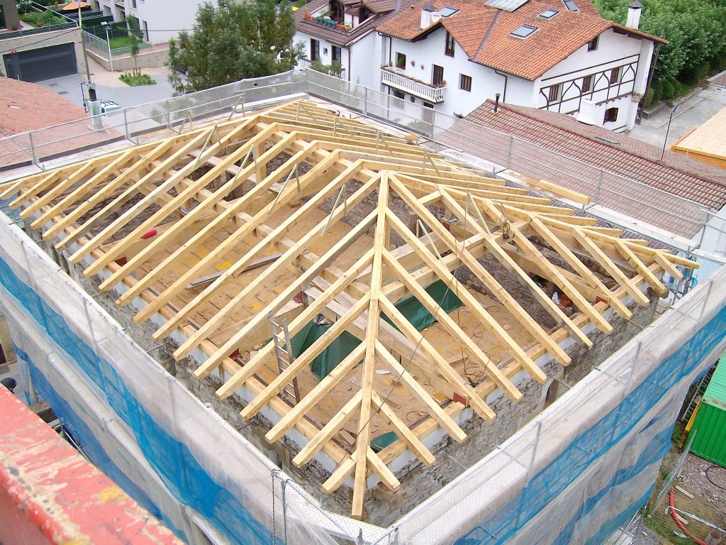 Rehabilitación de edificios en Barcelona. Reformas de tejados en Barcelona Reforma de tejados y cubiertas en Barcelona.